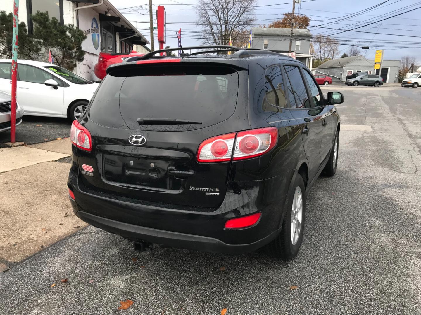 2011 Black /Gray Hyundai Santa Fe (5XYZHDAG2BG) with an 3.5 V6 engine, Automatic transmission, located at 577 Chester Pike, Prospect Park, PA, 19076, (610) 237-1015, 39.886154, -75.302338 - Photo#6